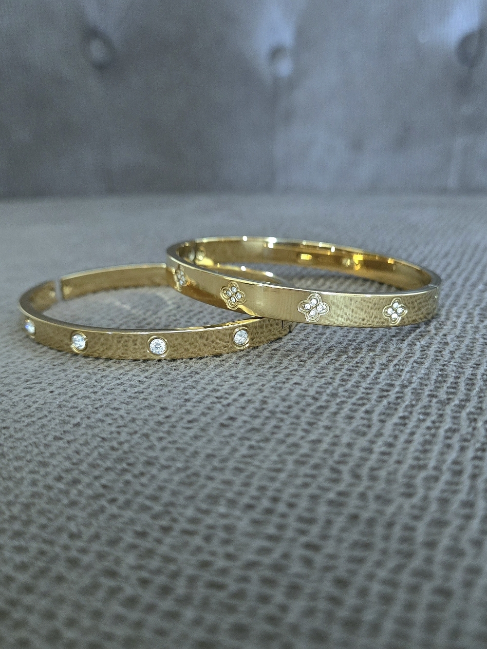 Set of Two✌️ Hinged Bangle Bracelets with Bezel Set Cubic Zirconias - NWOT - Picture 15 of 15